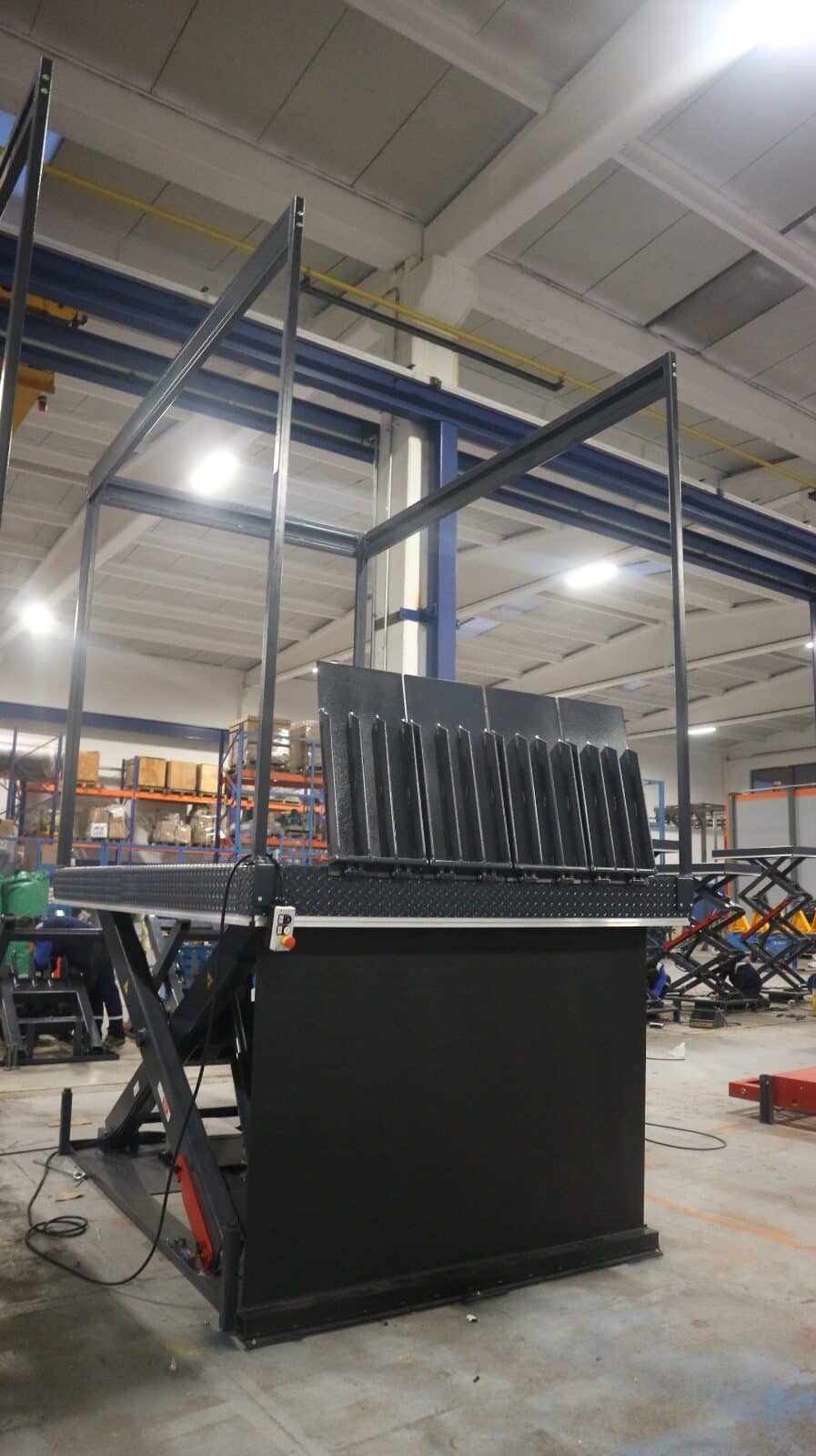 Loading lift table with portal and long loading flap